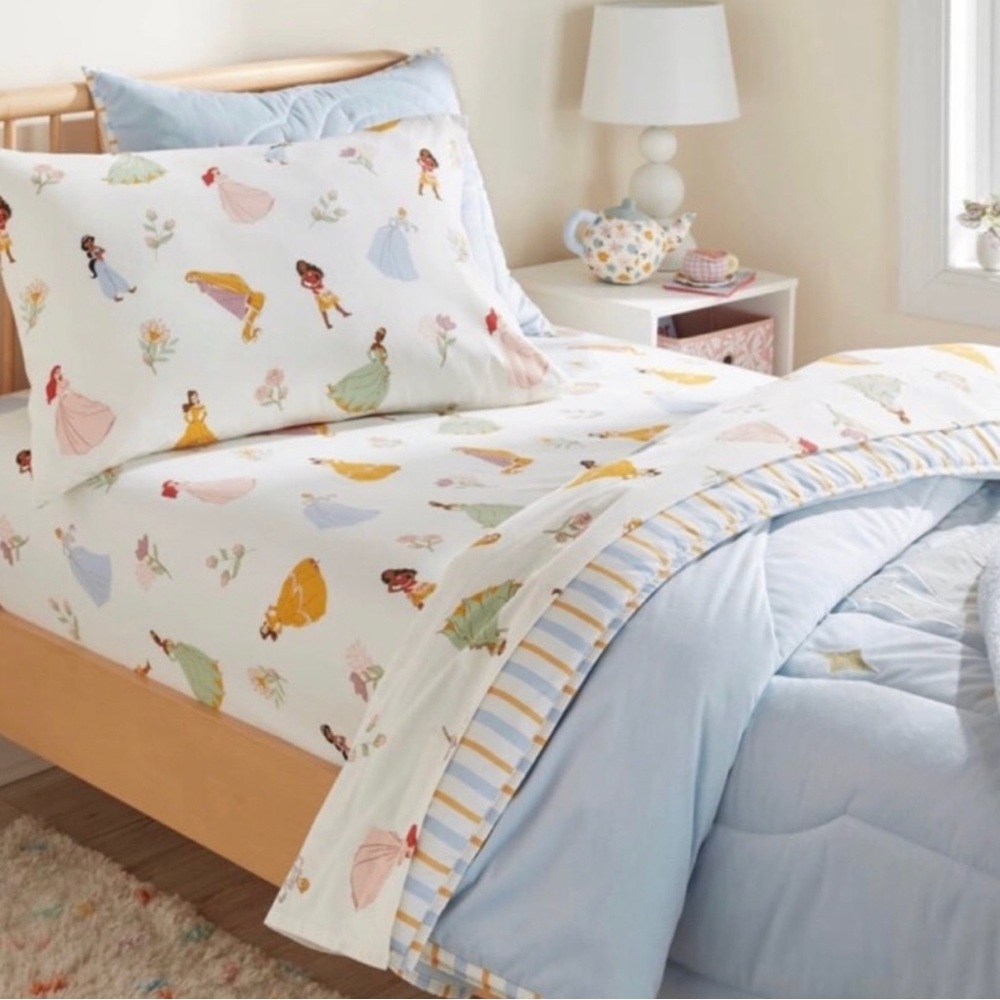 Twin Princess Characters Kids' Sheet Set - The Disney Collection by Pillowfort - Picture 3 of 6